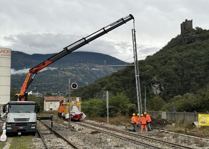 Primo palo elettrificazione aosta ivrea