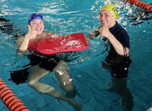 Progetto Emozioni in Acqua Michela con Loredana assistente