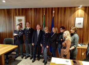 Il questore Morelli con i dirigenti e lo staff della Questura.