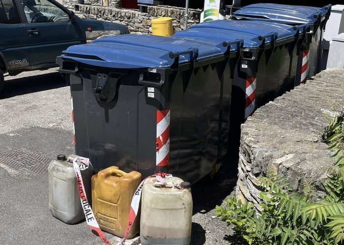 Rifiuti abbandonati Villair Quart