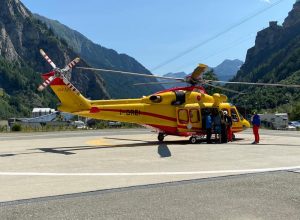 L'elicottero del SAV alla base di Courmayeur.
