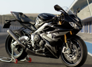 TRIUMPH DAYTONA MOTO2 765