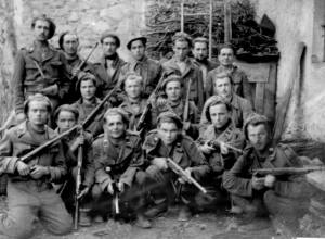 I partigiani della 176ª Brigata Garibaldi "Antonio Gramsci" al loro quartiere di Vesey-Damon-sur-Issogne (Valle d’Aosta, 1424 m)