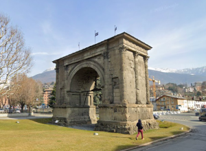 Piazza Arco di Augusto