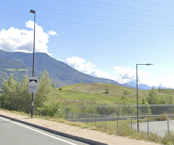 Il ponte sul Buthier in via Lavoratori Vittime del Col du Mont