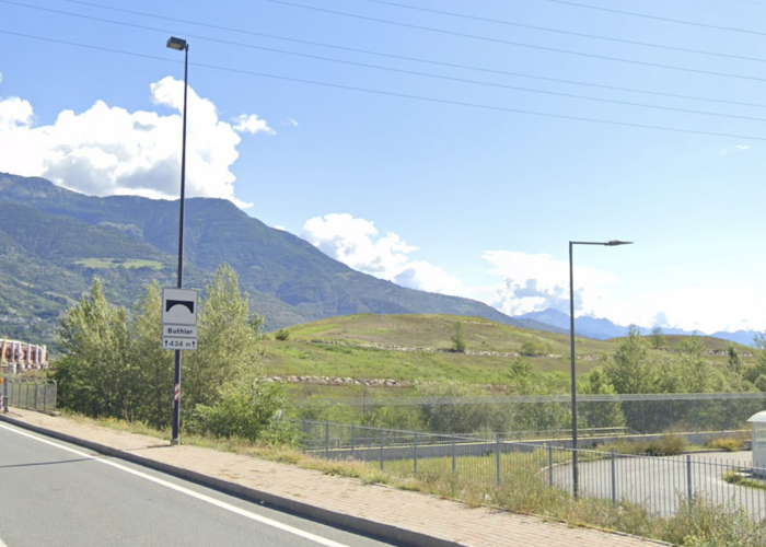 Il ponte sul Buthier in via Lavoratori Vittime del Col du Mont