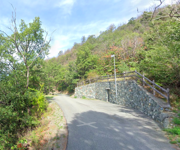 Un tratto della strada tra Ciséran e Le Petit Hoël a Montjovet