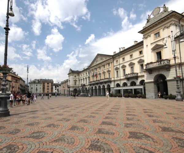 Aosta, Piazza Chanoux