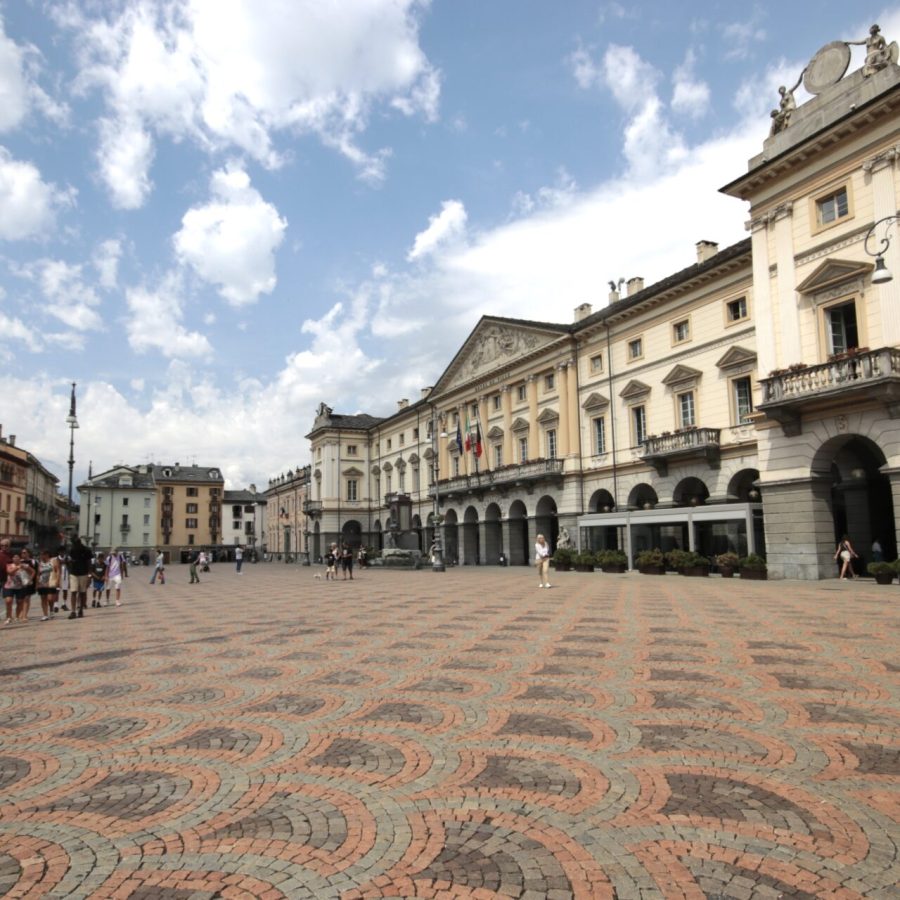 Aosta, Piazza Chanoux