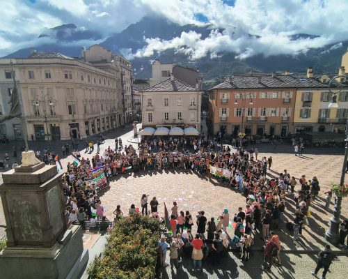 Sciopero generale per Gaza manifestazione in Piazza Chanoux