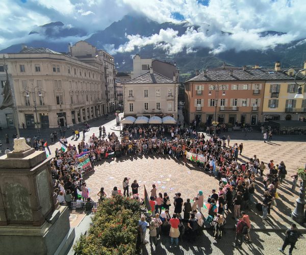 Sciopero generale per Gaza manifestazione in Piazza Chanoux