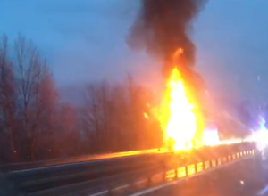Tir in fiamme - incendio sull'autostrada A5