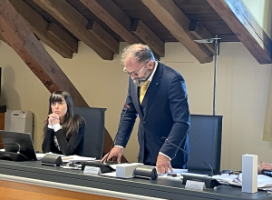 L’opposizione in Consiglio comunale ad Aosta. Da sx: Sylvie Spirli e Giovanni Girardini L'opposizione in Consiglio comunale ad Aosta. Da sx: Sylvie Spirli e Giovanni Girardini
