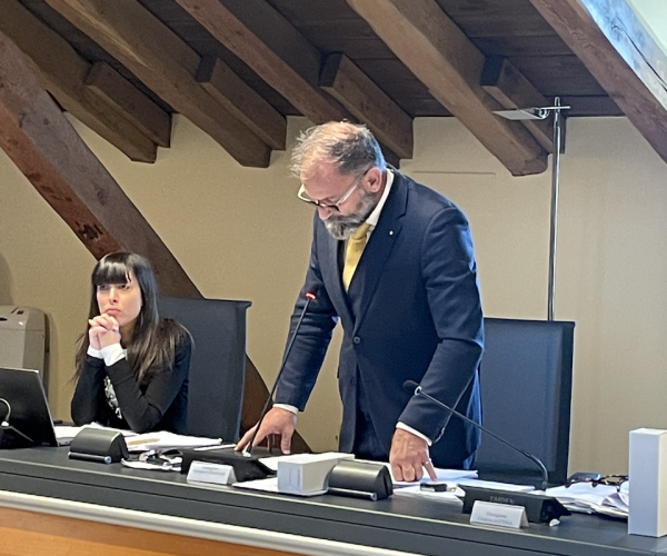 L'opposizione in Consiglio comunale ad Aosta. Da sx: Sylvie Spirli e Giovanni Girardini