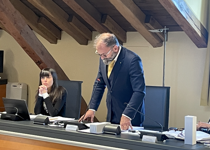 L’opposizione in Consiglio comunale ad Aosta. Da sx: Sylvie Spirli e Giovanni Girardini L'opposizione in Consiglio comunale ad Aosta. Da sx: Sylvie Spirli e Giovanni Girardini