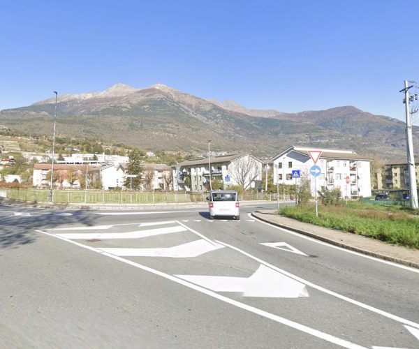 L'incrocio tra via Vitteme del Col du Mont e via Berthet, al quartiere Dora