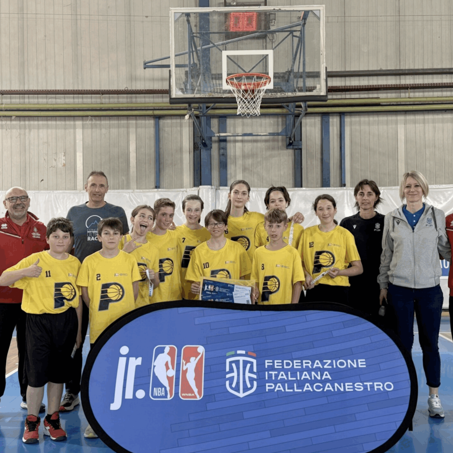 La squadra degli Indiana Pacers che si è aggiudicata la prima edizione della Jr. NBA WNBA FIP School League regionale.