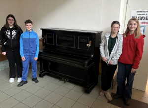 Pianoforte donato scuole medie Pont-Saint-Martin