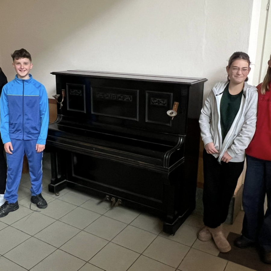 Pianoforte donato scuole medie Pont-Saint-Martin