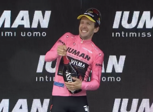 Simon yates in rosa