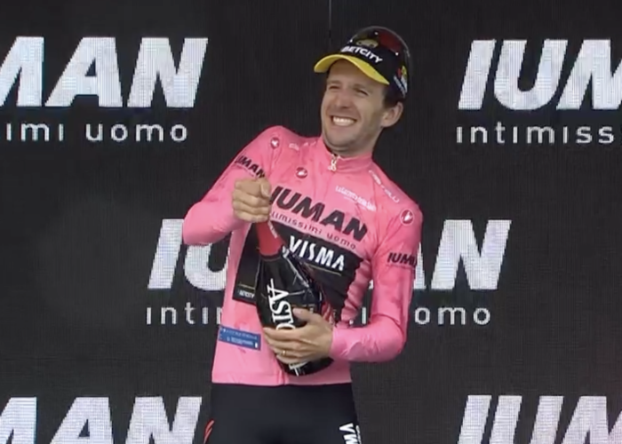 Simon yates in rosa