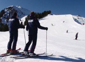 Poliziotti in servizio sulle piste
