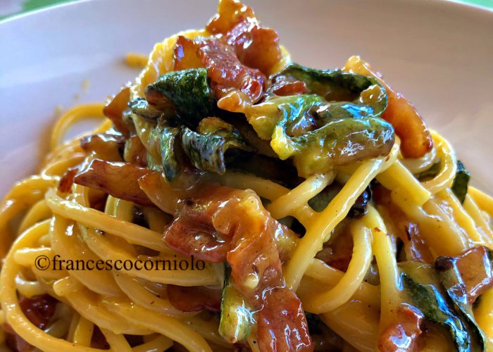 Spaghetti sugo duovo zucchine e guanciale