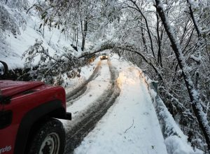 L'intervento sulla strada del Villair a La Salle.