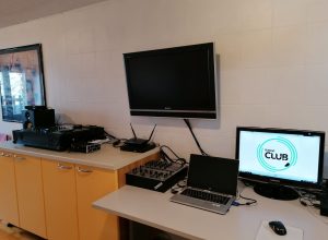 La postazione "domestica" da cui andrà in onda "Club Privé".