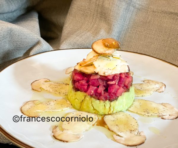 Tartare di tonno insalata di porcini crema di avocado