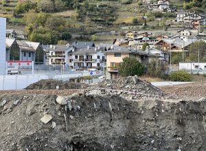 Il terreno sotto sequestro a Sarre