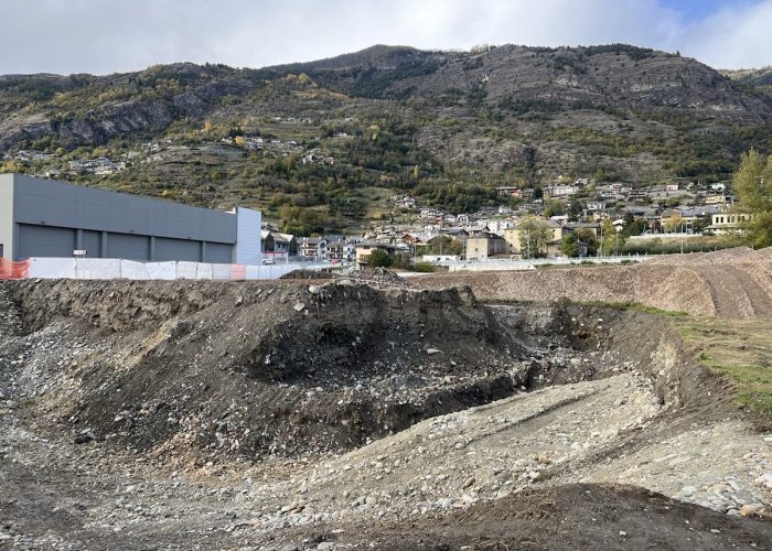Il terreno sotto sequestro a Sarre Il terreno sotto sequestro a Sarre