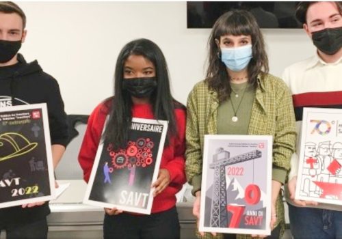 Concorso grafico 2022, gli studenti del Liceo Artistico premiati dal SAVT. Da sinistra: Ian Cieri, la vincitrice Laurenciah Mochet, Camilla Gazzola ed Eljo Bardhoku