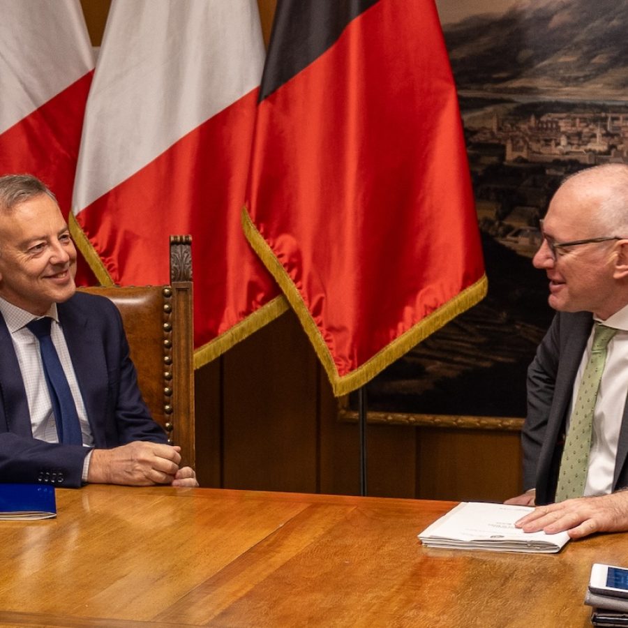 le Président Renzo Testolin et l’Ambassadeur de France Martin Briens