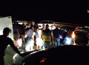 I migranti che erano a bordo del furgone.