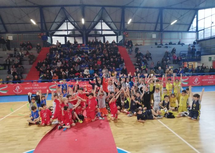 Trofeo Befana Mini Basket foto Facebook Cmb Monte Emilius Uisp Basket