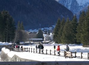 Turisti che passeggiano