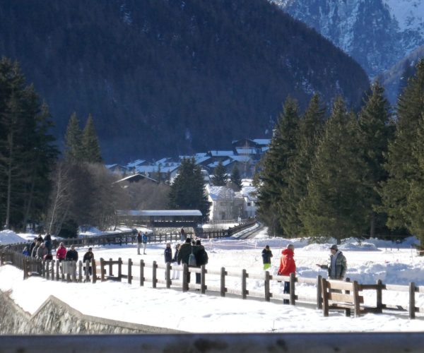 Turisti che passeggiano