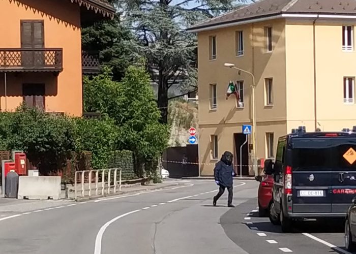 Un artificiere in via Battisti
