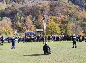 Un'esercitazione dei vigili del fuoco a Issime