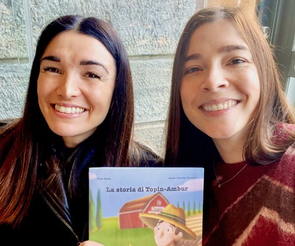 Elisa Spina e Annie C. Roveyaz con il libro “La storia di Topin-Ambur”