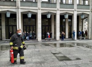 L'intervento dei Vigili del fuoco a Palazzo regionale.