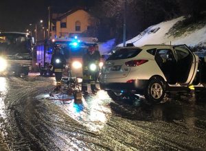 Charvensod, l'incidente tra auto e pullman