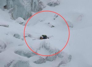 Recupero dell'alpinista sul ghiacciaio di Bionnassay