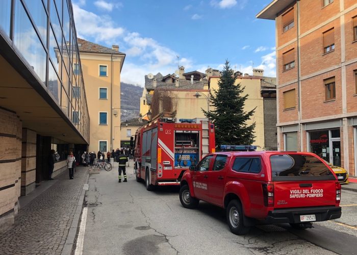 L'intervento dei Vigli del fuoco in biblioteca regionale