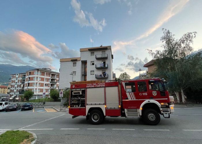 L'intervento dei Vigili del fuoco in via Adamello, ad Aosta