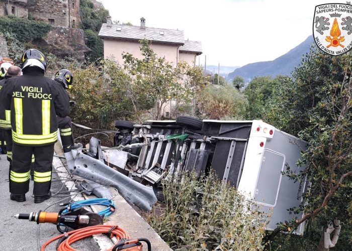 Il camper ribaltatosi a Pont-Saint-Martin