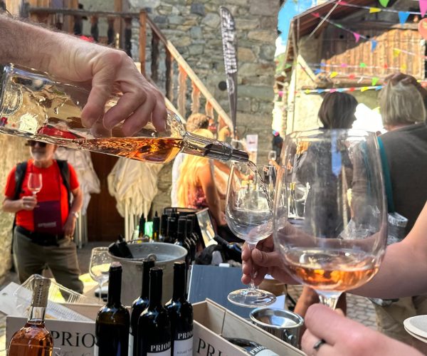 Degustazione vini, assaggio vini, vino, bicchiere, enogastronomia