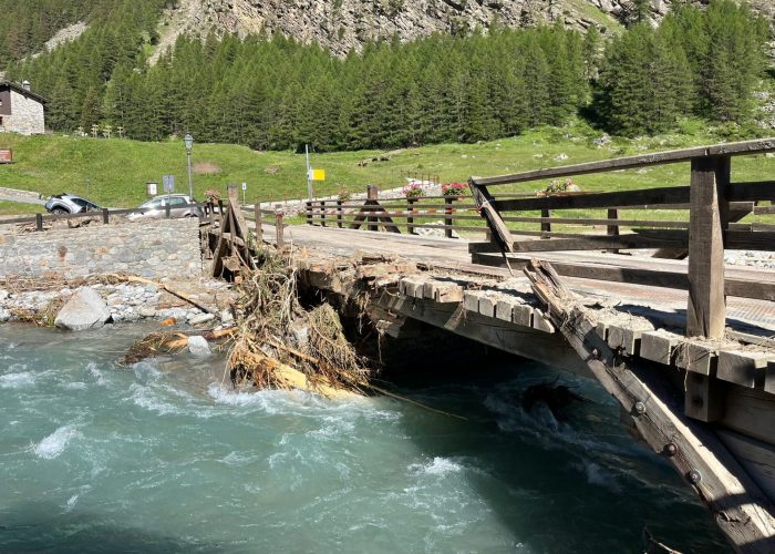 Cogne ponte alluvione