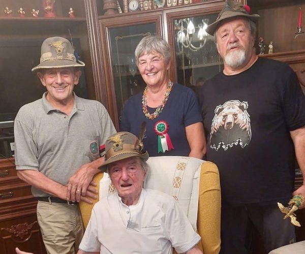 Il Gruppo Alpini Aosta con Livio Prato